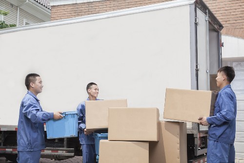 Household move with careful loading outside a Crayford property